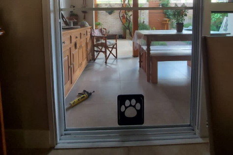 Tela Mosquiteira Com Saída Pets